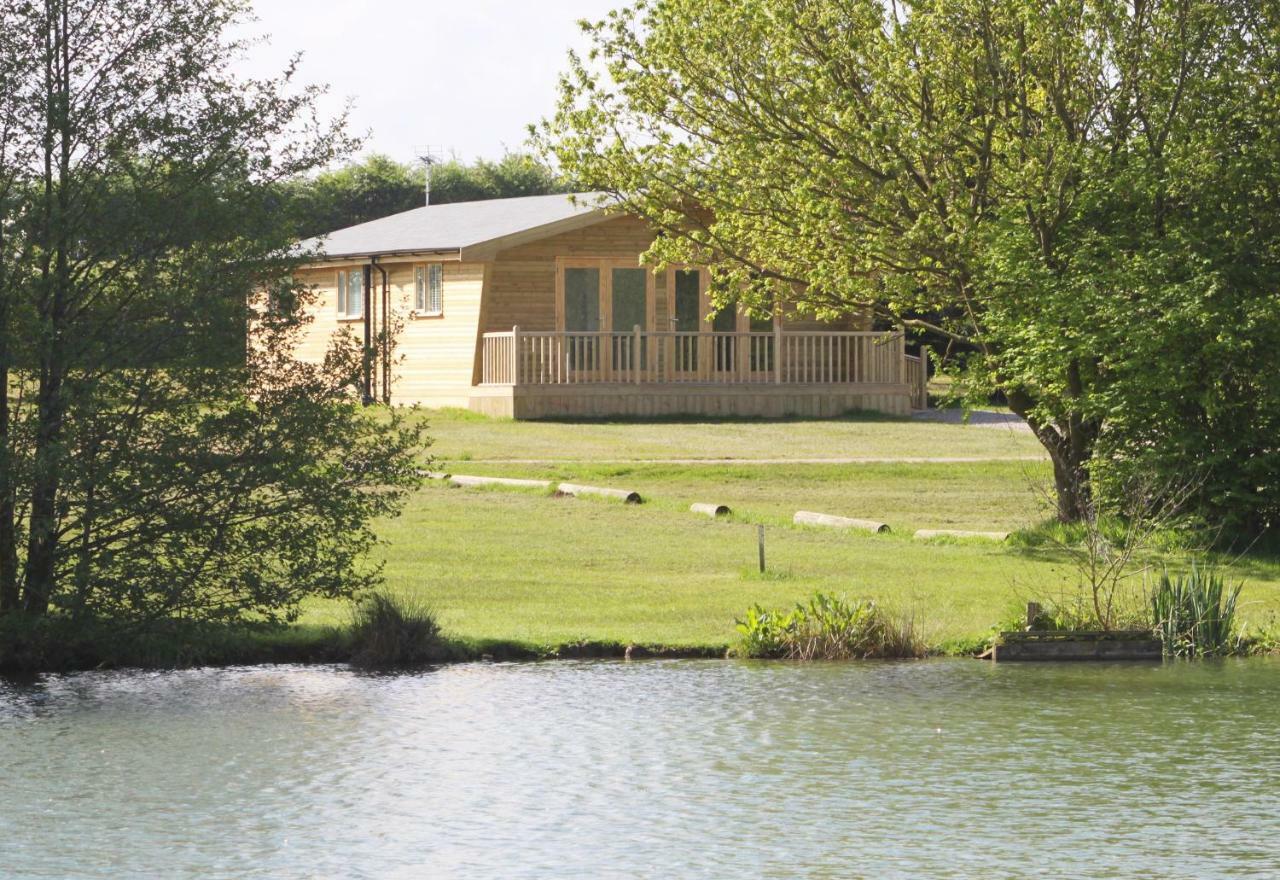 Woodpecker Lodge - Brook Meadow - Sleeps 4 Plus 2 - No Pets Маркет-Харборо Экстерьер фото
